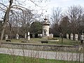 Старое кладбище и храм Нотр-Дам-де-Лурд