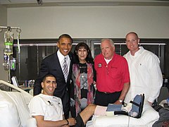 Groberg reçoit la visite d'Obama à l'hôpital.