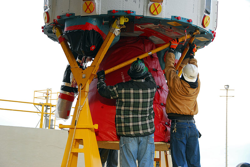 File:Guiding the first stage of Aquarius SAC-D Delta II 7320-10C rocket.jpg