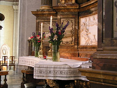 Altaret.