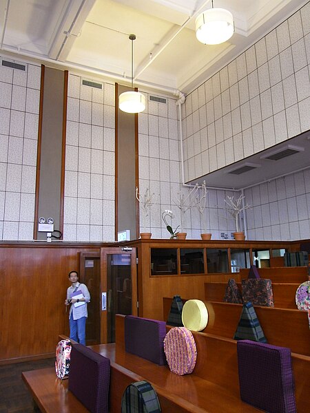 File:HK 292 Tai Po Road SCAD Hong Kong former No1 Court North Kln Magistracy 06 long bench April-2012.JPG