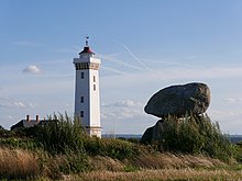 Megalithgrab 1 mit dem Leuchtturm