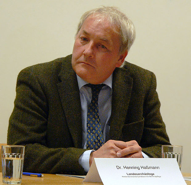 File:Henning Hassmann Landesarchäologe.jpg