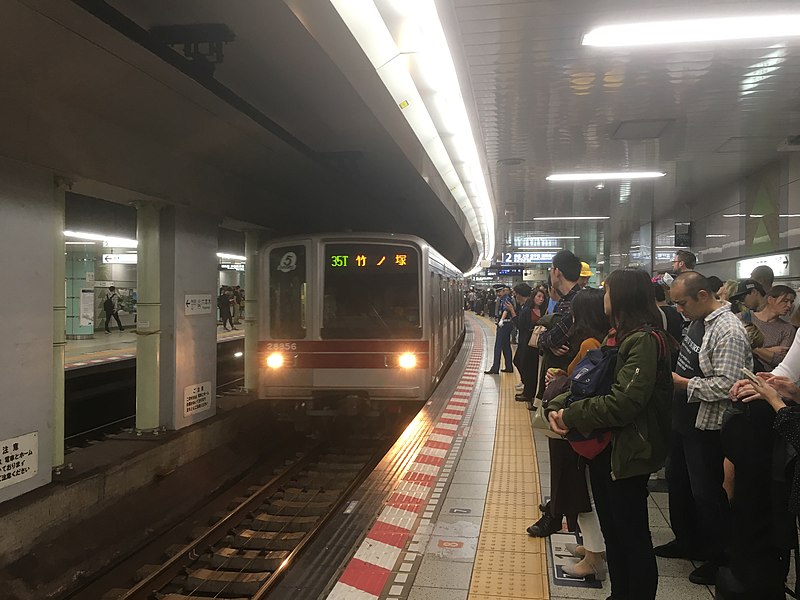 File:Hibiya Line - Roppongi Station platforms October 26 2019 various.jpeg