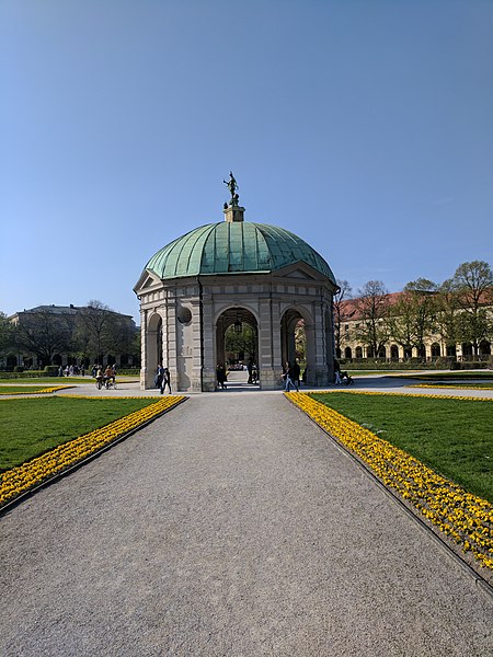 File:Hofgarten1.jpg