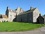 Abercorn House, (ehemals Manse), einschließlich North Courtyard Range und Mauern, ummauerten Garten und verbundenen Nebengebäuden, Eingangstoren und Grenzmauern