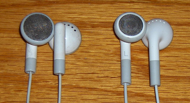 File:IPod Earbuds.JPG - Wikipedia