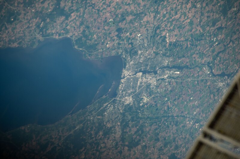 File:ISS067-E-138650 Green Bay, Wisconsin.jpg