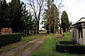 Deutsch: Blick vom Eingang in den Friedhof