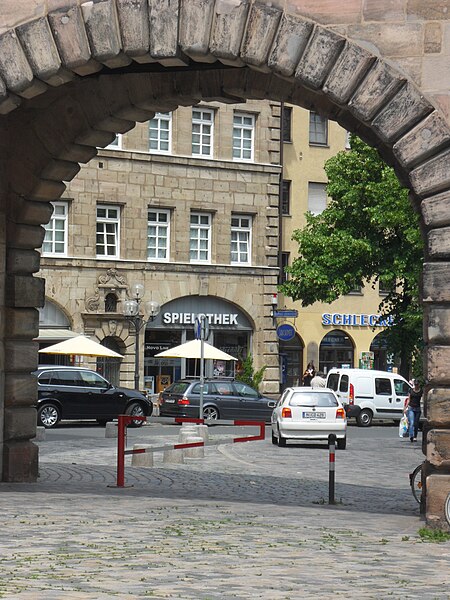 File:Jakobsviertel der Lorenzer Altstadt Juni 2011 12.JPG