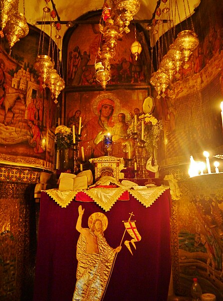 File:Jerusalem Grabeskirche Innen Grab Jesu Rückseite 2.JPG