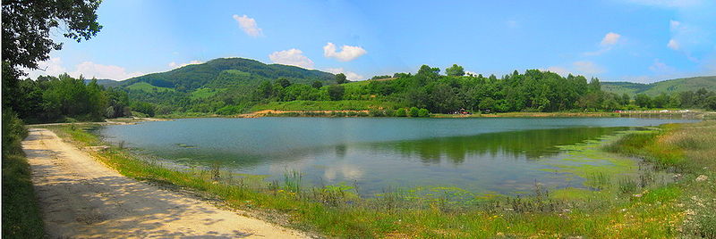 File:Jezero na Manjači.jpg