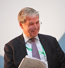 John Peet Chatham House'da 2015.jpg