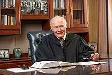 Retrato del juez Daniel Manion en sus aposentos