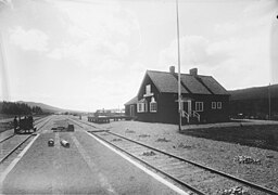 Fiskarheden station vid den nu nedlagda Limedsforsen–Särna Järnväg, cirka 1930.