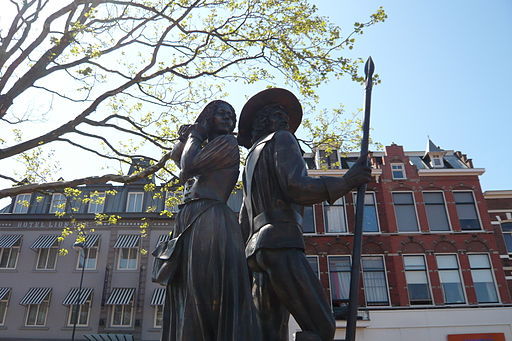Kenau-Ripperda monument on Stationsplein Haarlem 04