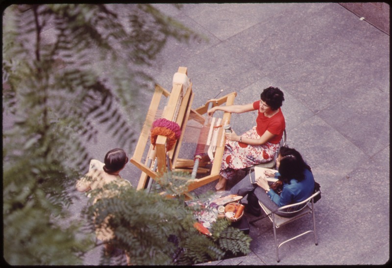 File:LOOM-WEAVING, ONE OF THE DEMONSTRATIONS IN THE ROCKEFELLER CENTER FESTIVAL OF FOLK ARTS AND CRAFTS - NARA - 551659.tif