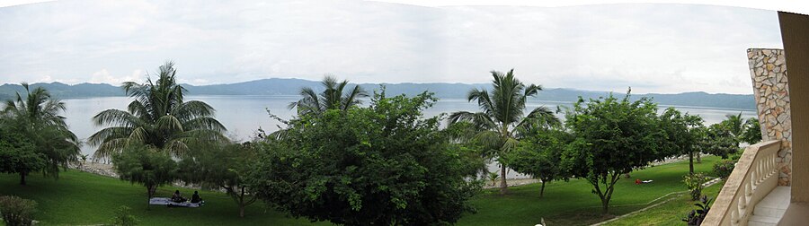 Lake Bosumtwi Panorama.jpg