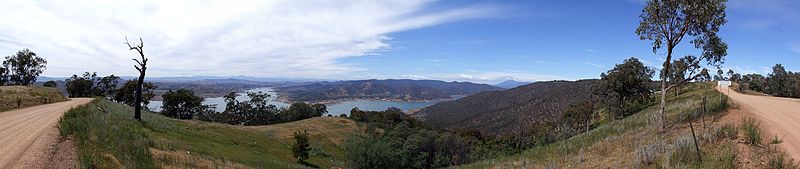 File:Lake Eildon from Skyline Heights - panoramio.jpg