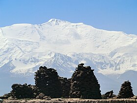 Вид на пик Ленина из села Сары-Могол, Алайская долина