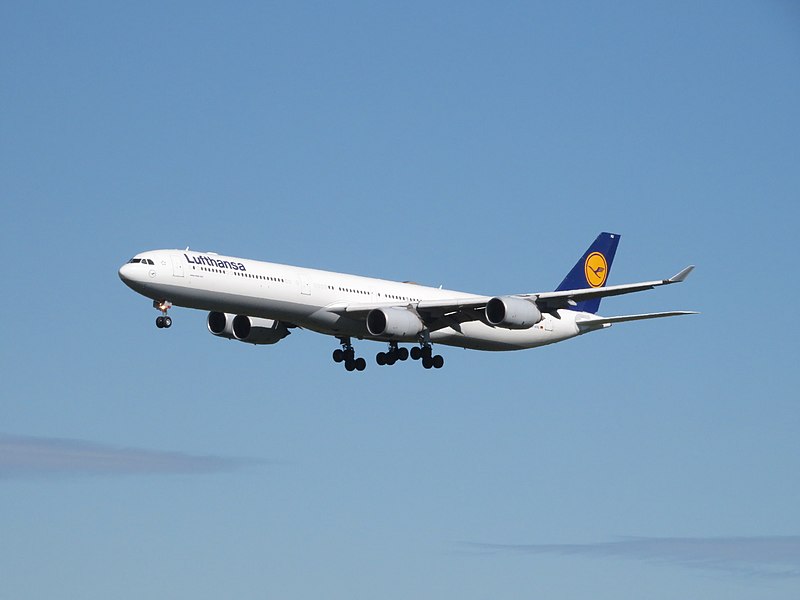 File:Lufthansa A340-600 D-AIHU 2019-10-01 Munich Airport p01.jpg