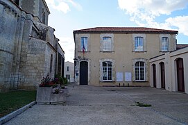 Mairie de Velluire (vue 1, Éduarel, 14 juillet 2016).jpg