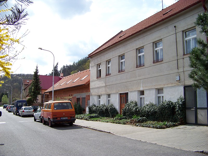 File:Malá Chuchle, Zbraslavská 53-51.jpg