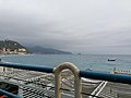 Mar Ligure, monte Ursino, castello di Monte Ursino, isola di Bergeggi e costa di Ponente verso Bergeggi con pioggia visti dal Lungomare - Noli.jpg