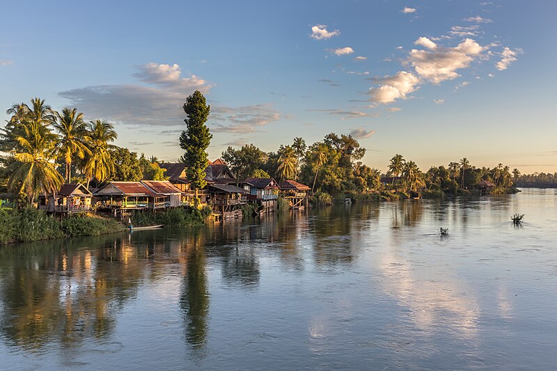 File:Mekong bank with stilt dwellings and clouds at golden hour in Don Det Laos.jpg