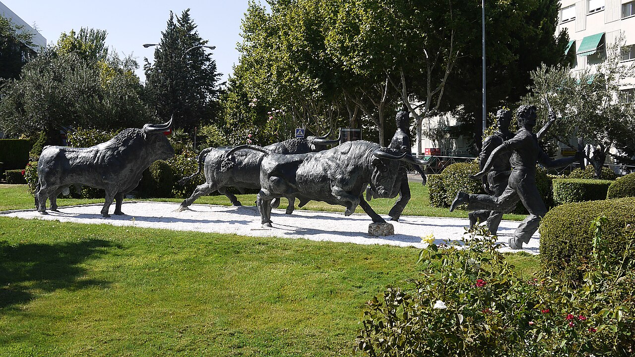 Archivo:Monumento a los encierros-Sanse.jpg - Wikipedia, la enciclopedia  libre