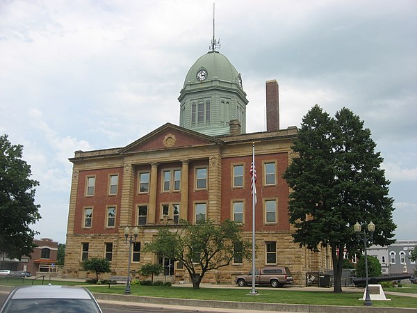 Moultrie County Courthouse in Sullivan