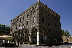 Cavarzere - Palazzo comunale - Il retro dell'edificio porticato