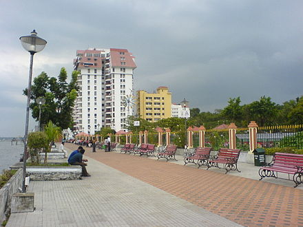 A beautiful Marine Drive walkway