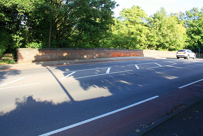 File:NE parapet of London Road railway bridge - geograph.org.uk - 5248043.jpg