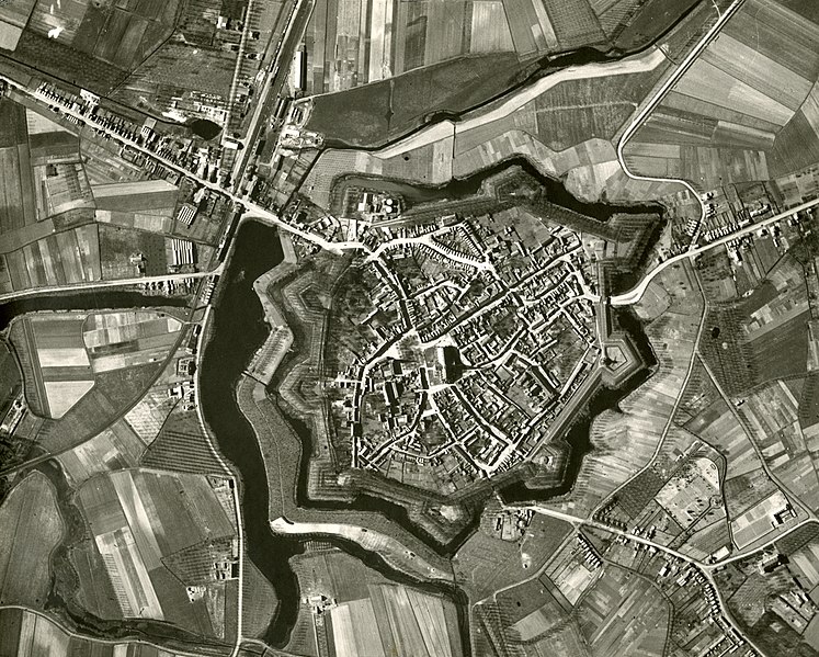 File:NIMH - 2155 073621 - Aerial photograph of Hulst, The Netherlands.jpg