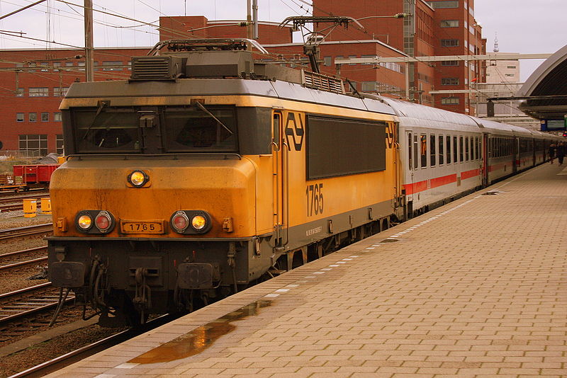 File:NS 1765 met IC uit Berlijn (12413186654).jpg