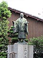 Estàtua del monge budista Nichiren. Se li atribueix en algunes fonts haver donat un Hinomaru al shogun perquè el portés en batalla durant la invasions mongoles del Japó.