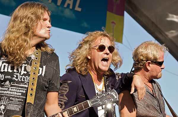 Blades (center) with Night Ranger in 2009.