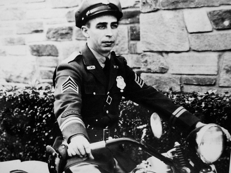 File:Officer James Stephen McAuliffe, Sr. on motorcycle, 1929 (2).jpg