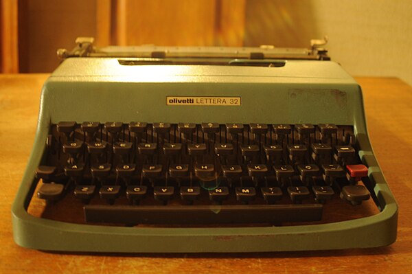 An Olivetti Lettera 32 typewriter (Portuguese Model) with tilde (and circumflex) dead-key beside Ç