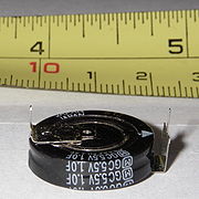 Double-layer capacitor with 1 F at 5.5 V for data retention when power is off.