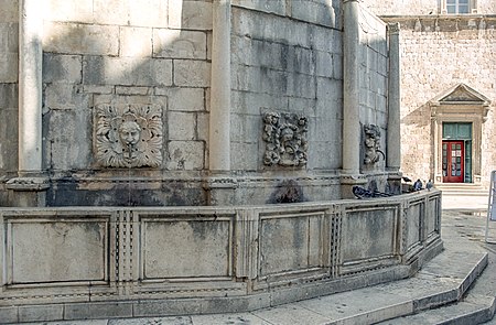 Fail:Onofrio's Fountain (Dubrovnik 02 (js).jpg