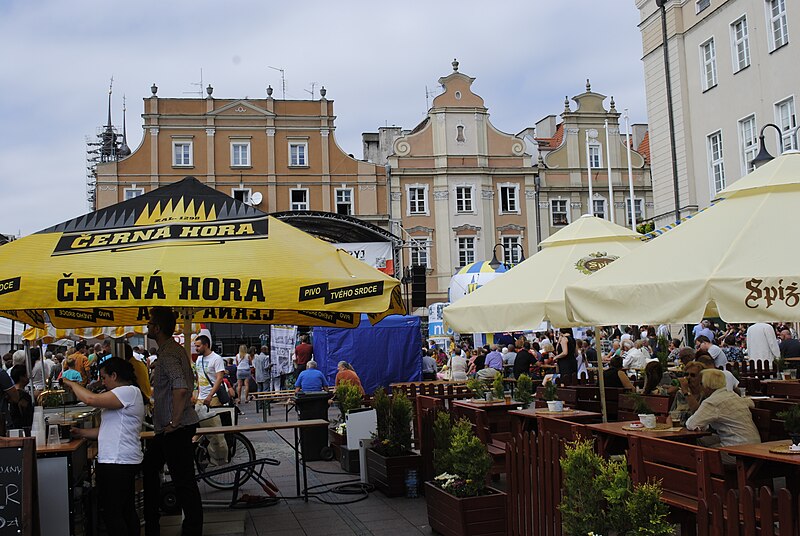 File:Opole Oppeln VII Festiwal Opolskich Smaków Rynek (2).JPG