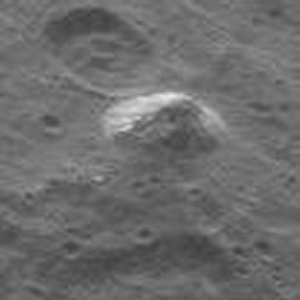 600px-PIA19574-Ceres-DwarfPlanet-Dawn-2ndMappingOrbit-image6-20150606-crop104.jpg