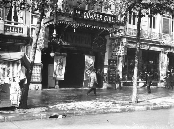 Olympia seen from Boulevard des Capucines in 1913