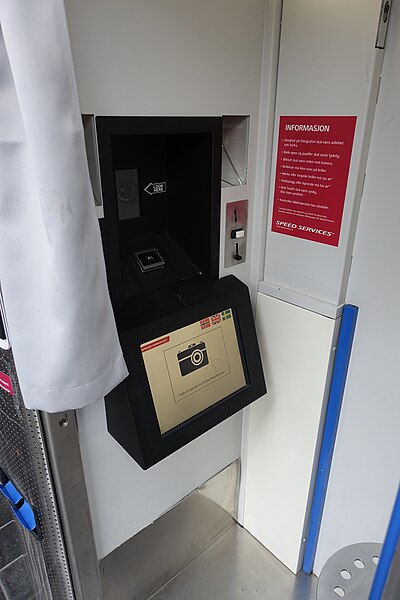 File:Photo booth (fotoautomat for passbilder) Tønsberg Railway Station, Norway 2019-04-24 DSC04667.jpg