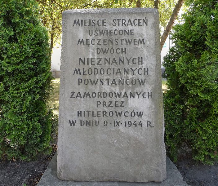 File:Place of National Memory at 37 Wolska Street in Warsaw (backyard) 04.JPG