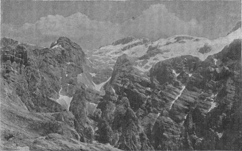 File:Pogled s Kriških Podov na Kredarico (Triglav) 1922.jpg