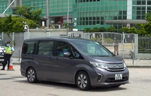 Lai was brought away by the police at around 1 pm Police private Vehicle leave Apple Daily Headquarters 20200810.png