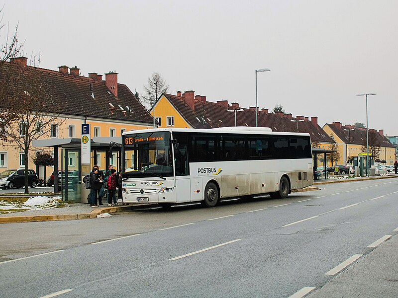 File:Postbus BD 14555 beim Bahnhof Leibnitz.jpg